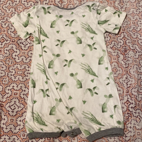 Burt’s Bees Baby romper - Picture 3 of 3